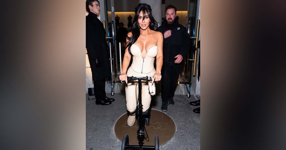 kim kardashian en scooter